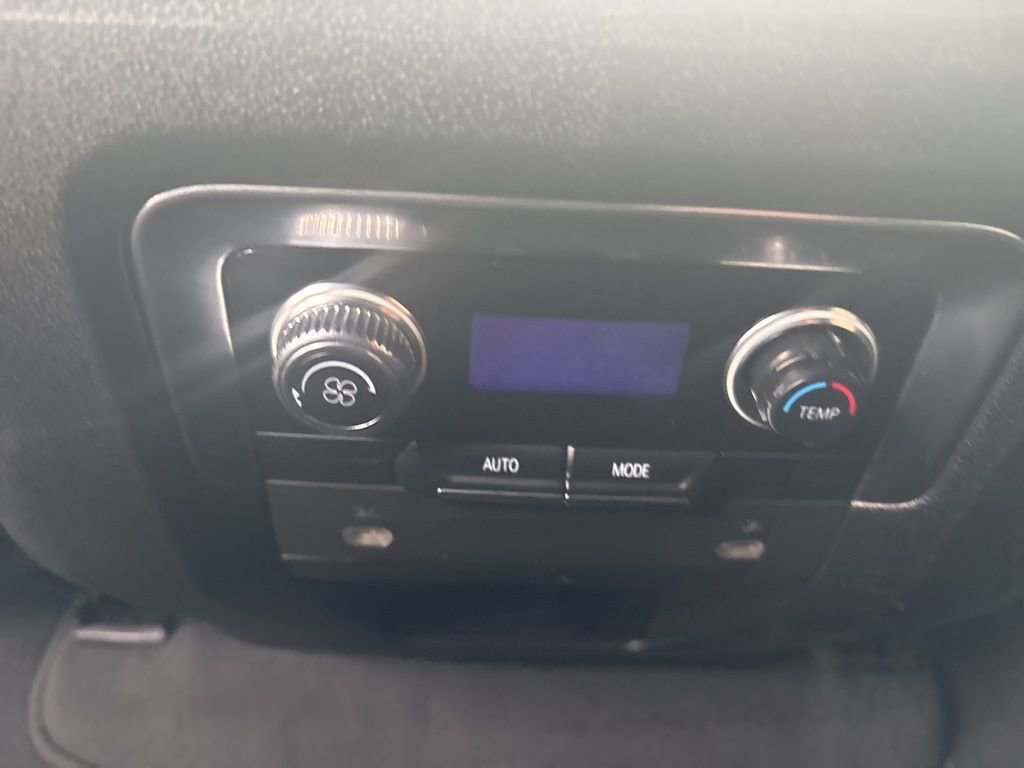 Used 2021 GMC Yukon XL SLE image 23