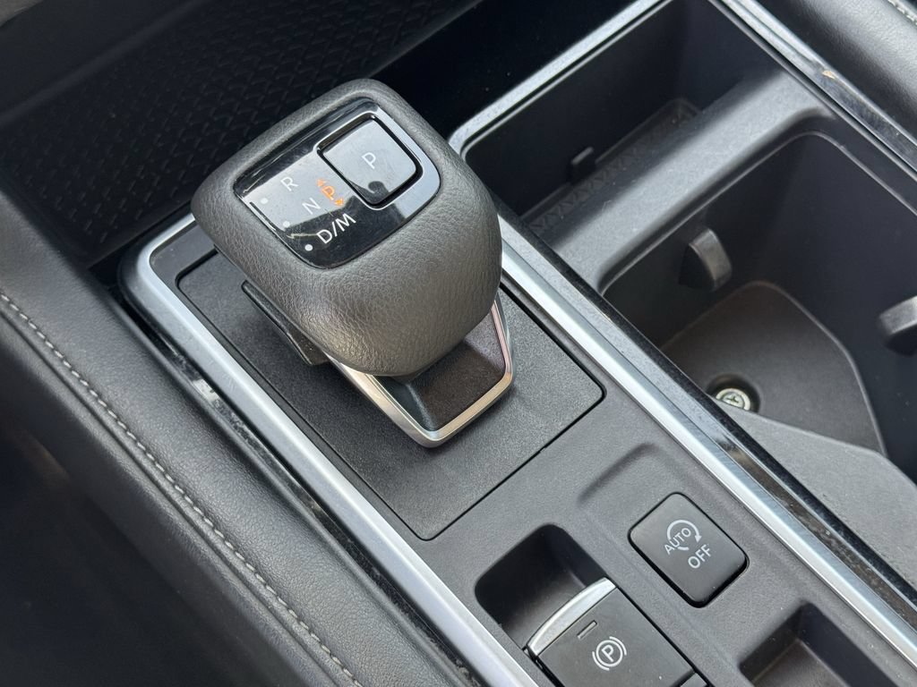 Used 2025 Nissan Pathfinder SV FWD image 18