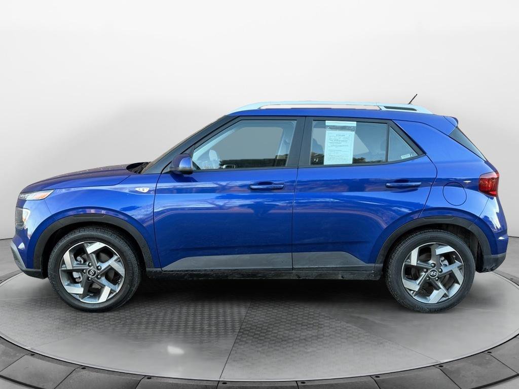 Certified 2025 Hyundai Venue SEL image 2