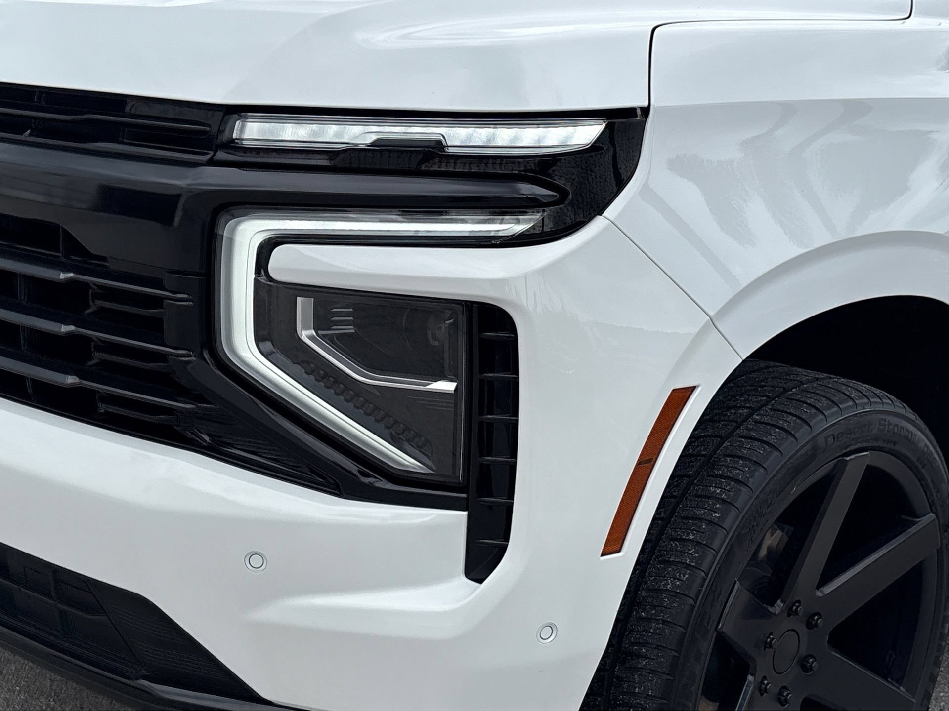 Used 2025 Chevrolet Suburban LT RWD image 14