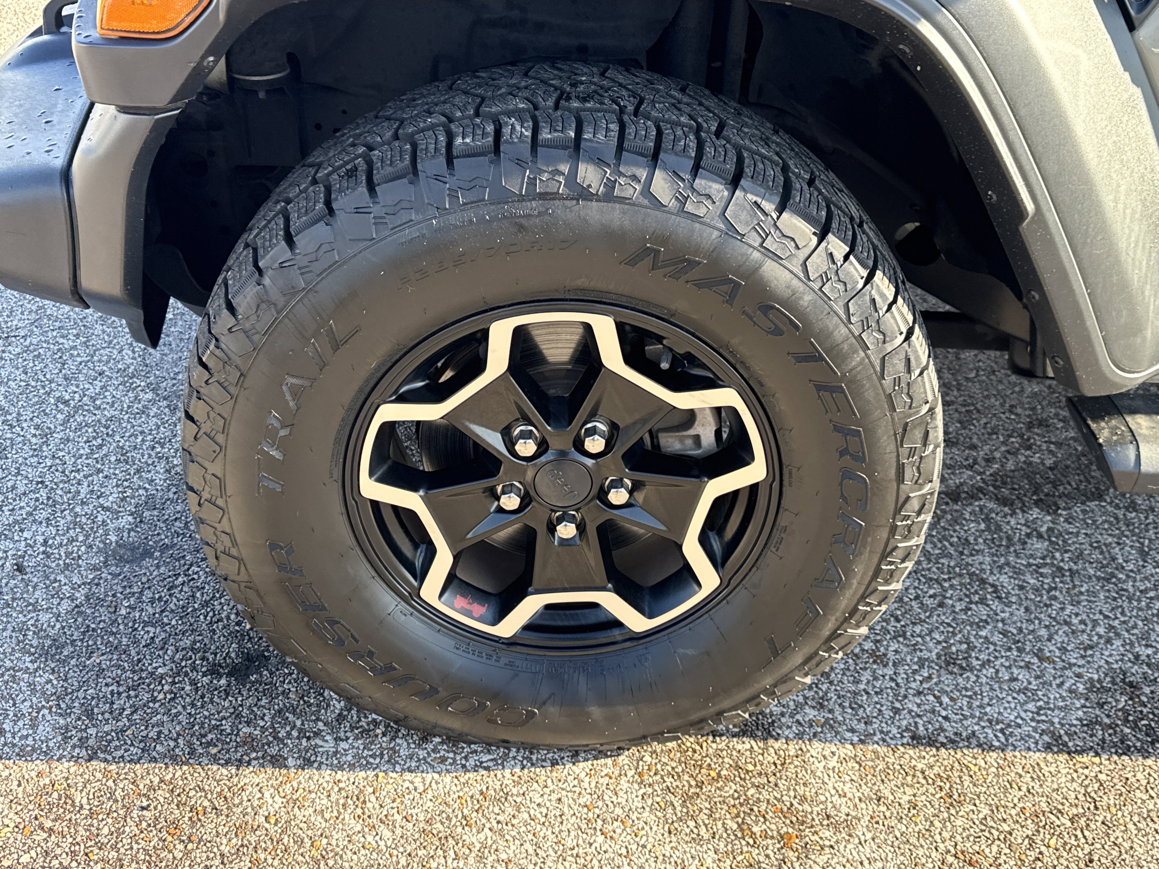 Used 2020 Jeep Gladiator Sport w/ Quick Order Package 24S image 9