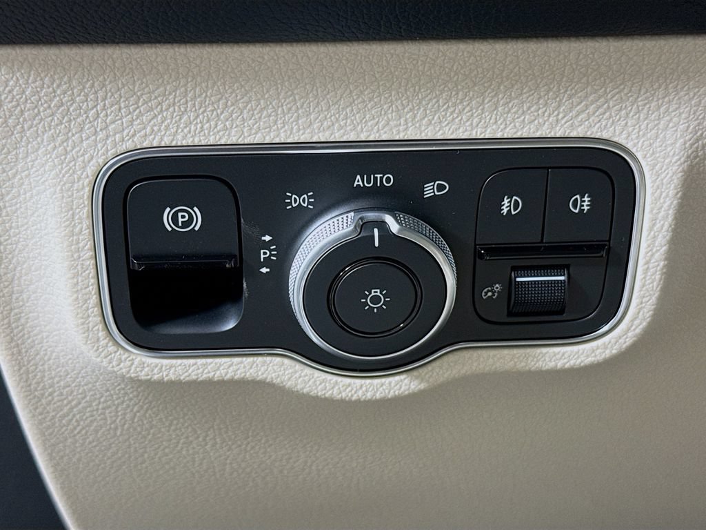 Used 2026 Mercedes-Benz GLB 250 4MATIC image 10