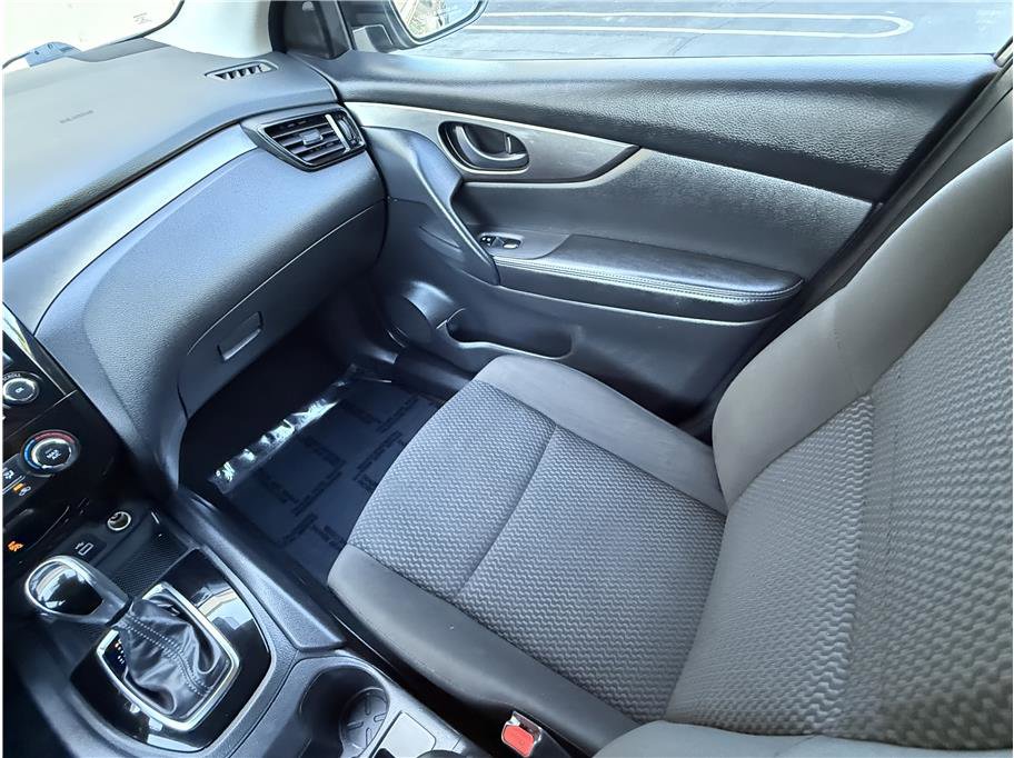 Used 2021 Nissan Rogue Sport S image 19