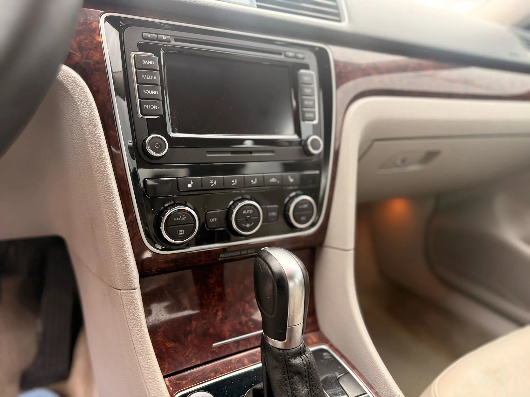 Used 2013 Volkswagen Passat 2.5 SEL Premium image 10