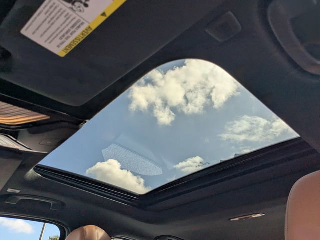 Used 2023 BMW 330i Sedan w/ Premium Package image 22