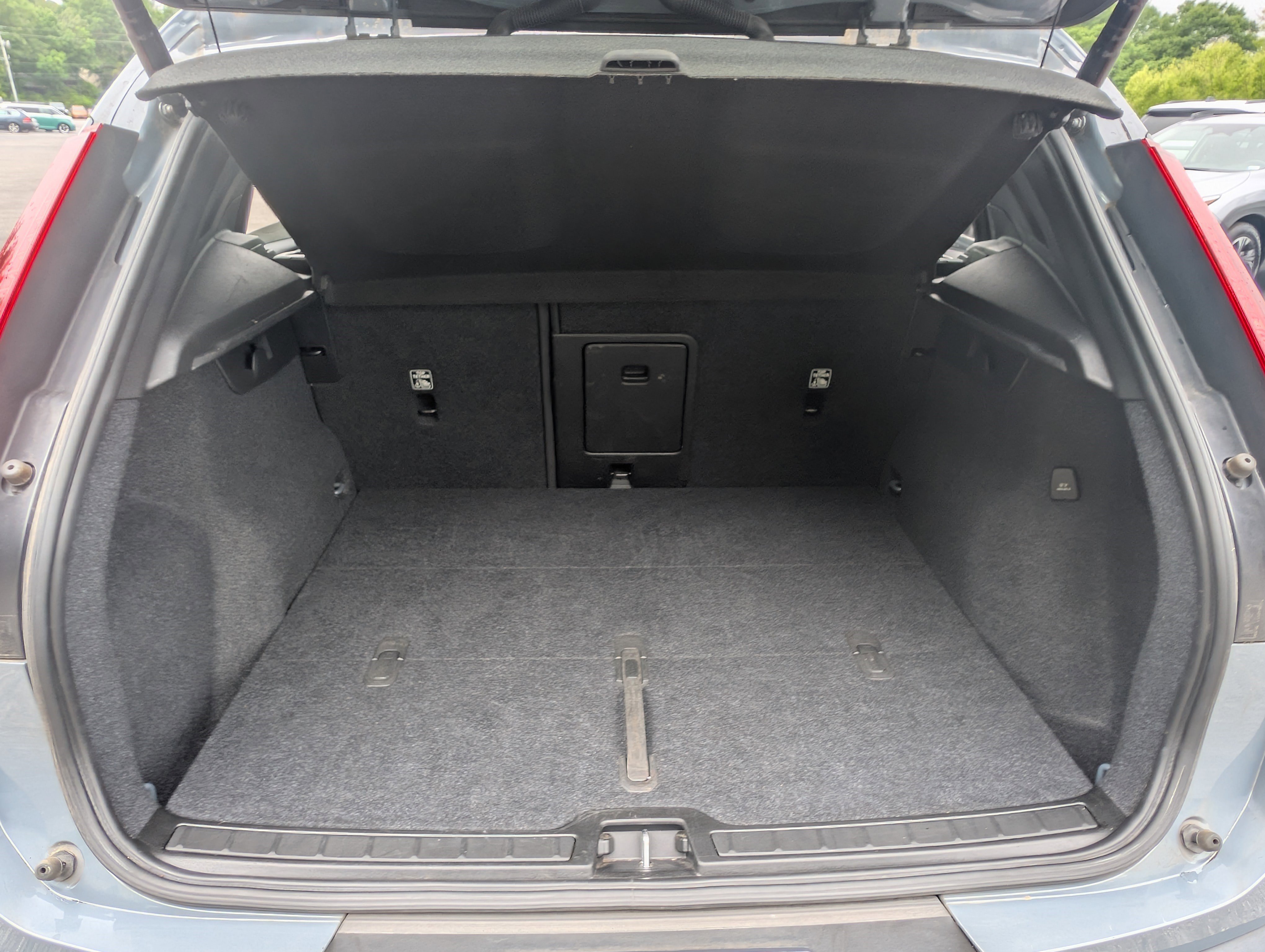 Used 2021 Volvo XC40 T5 Momentum AWD/4WD image 18