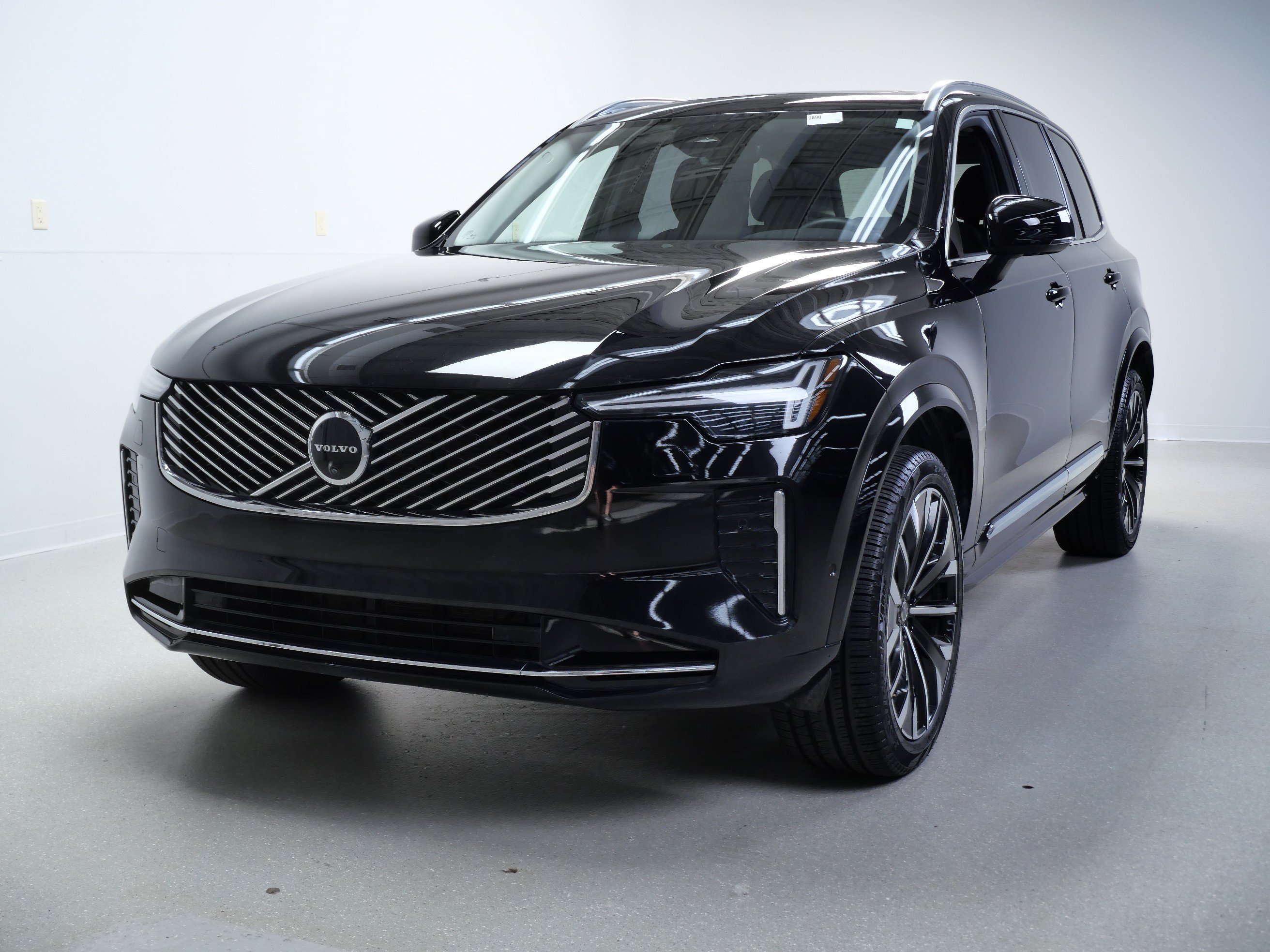 Used 2025 Volvo XC90 B6 Plus AWD/4WD image 12