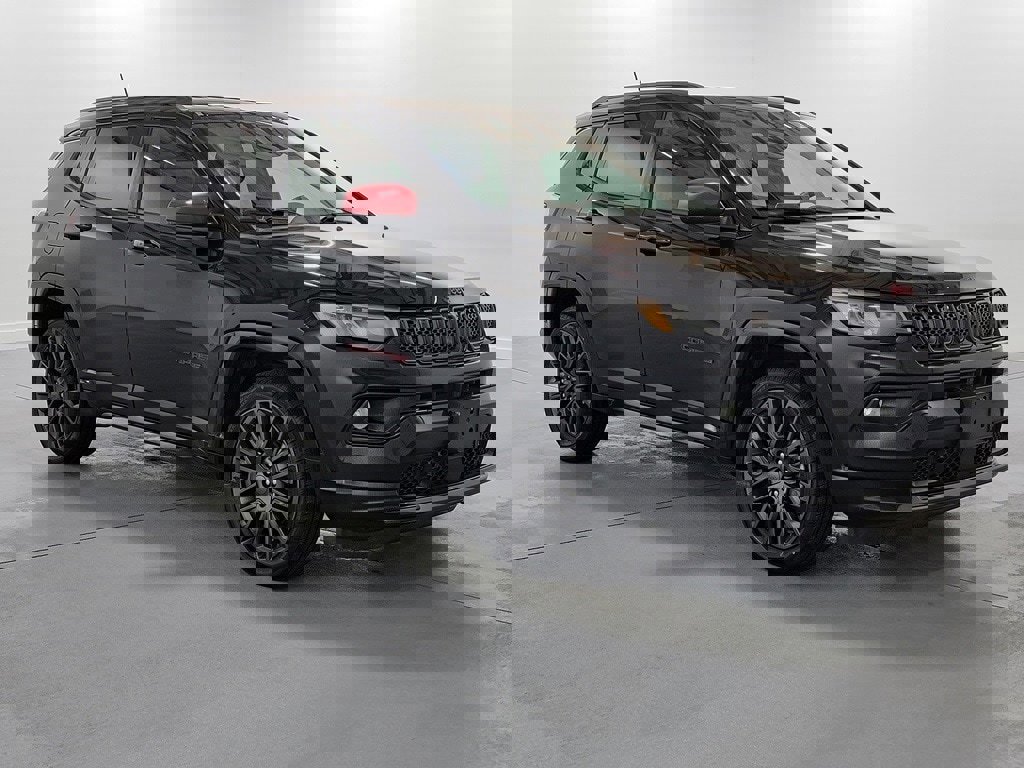 Used 2023 Jeep Compass Limited image 2