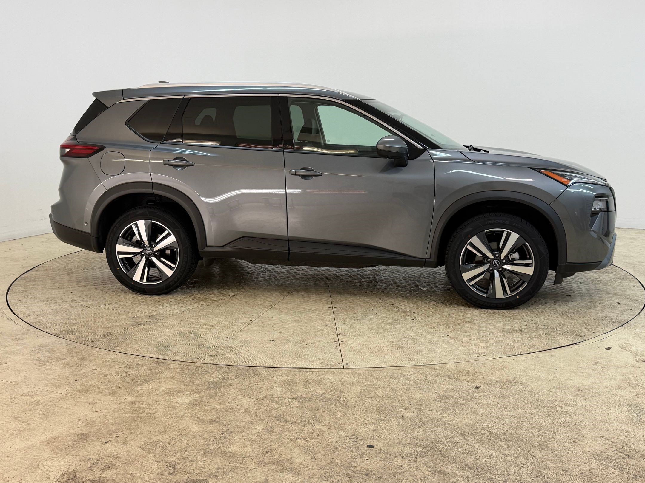 Used 2026 Nissan Rogue SL FWD image 8