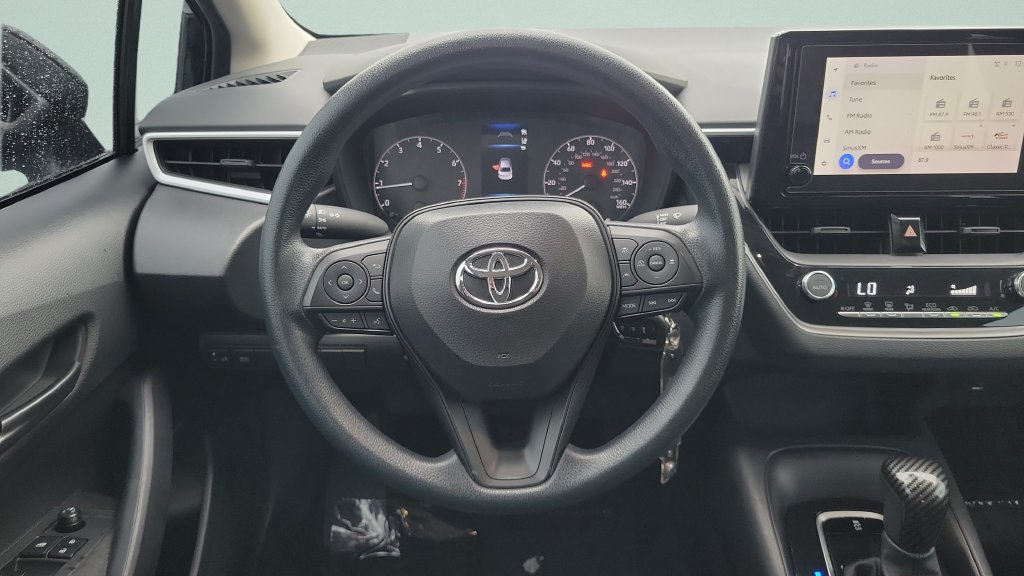 Used 2025 Toyota Corolla LE FWD image 11
