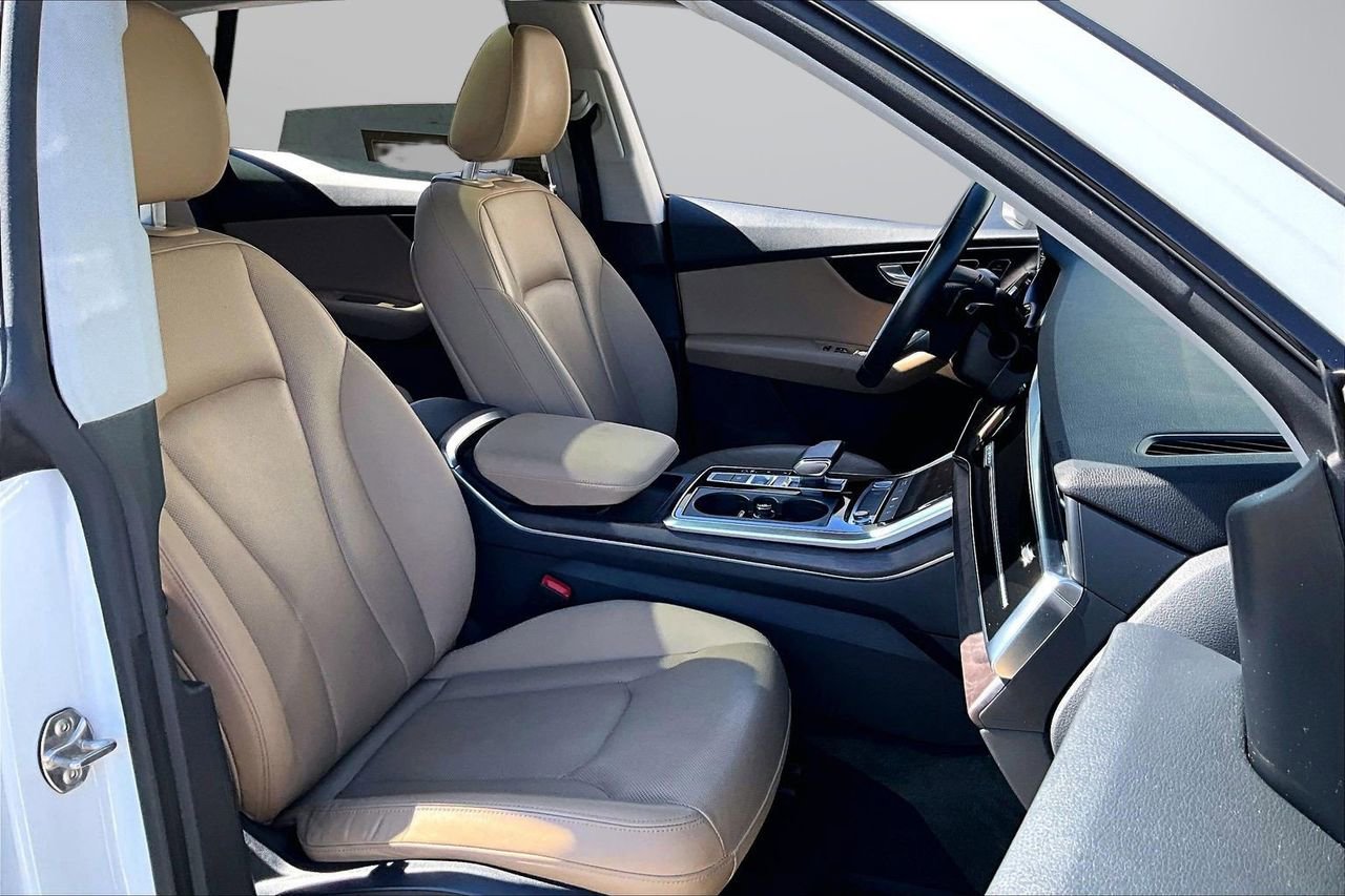 Used 2020 Audi Q8 Premium Plus w/ Premium Plus Package image 24