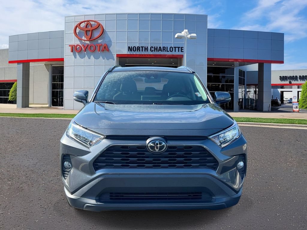 Used 2021 Toyota RAV4 XLE w/ Convenience Package FWD image 3