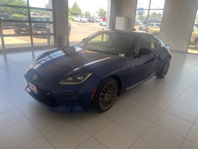 New 2025 Toyota GR86 RWD image 3