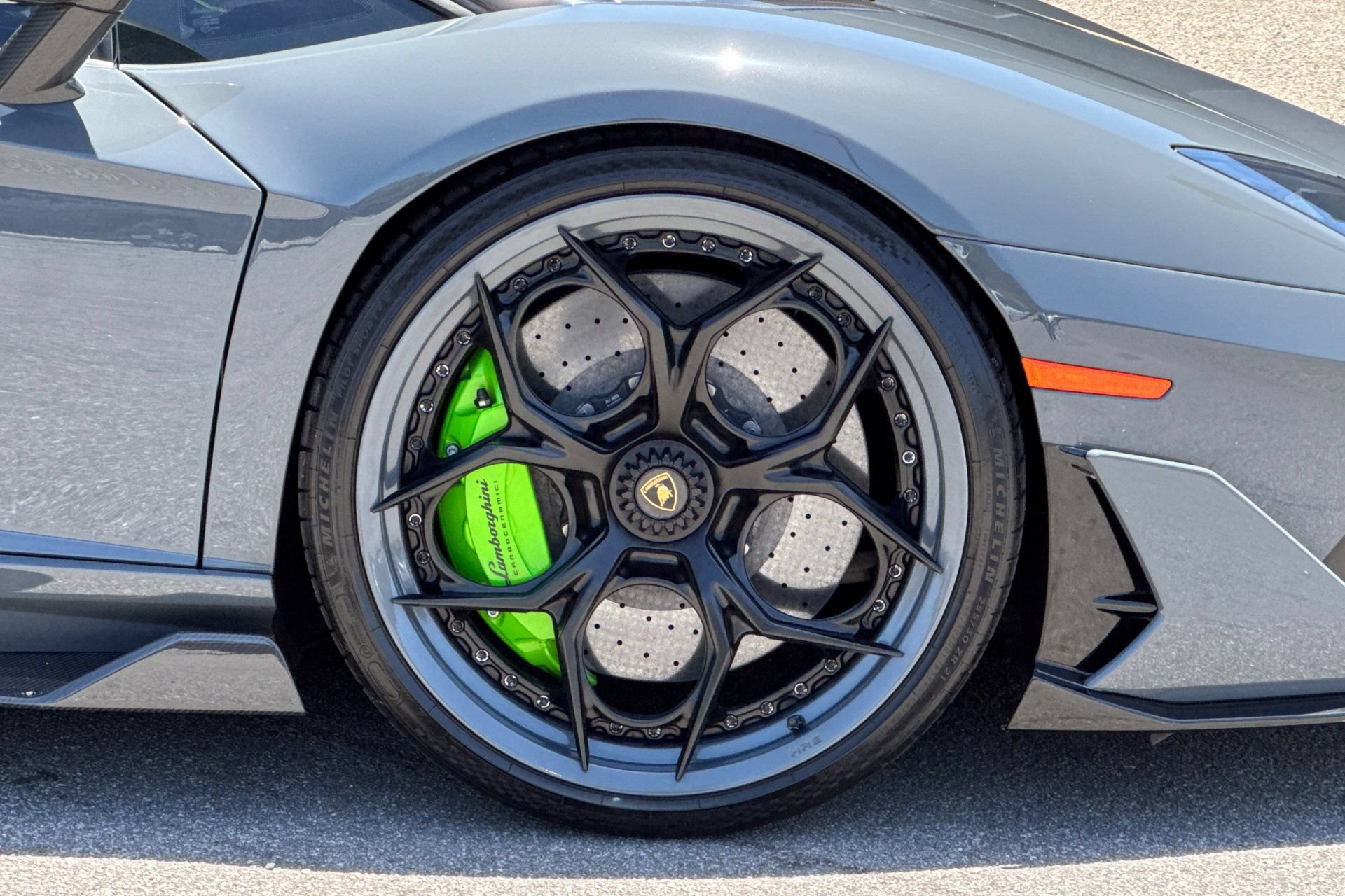 Used 2020 Lamborghini Aventador SVJ AWD/4WD image 40