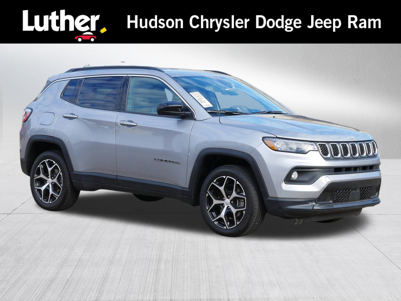 Used 2024 Jeep Compass Latitude image 1