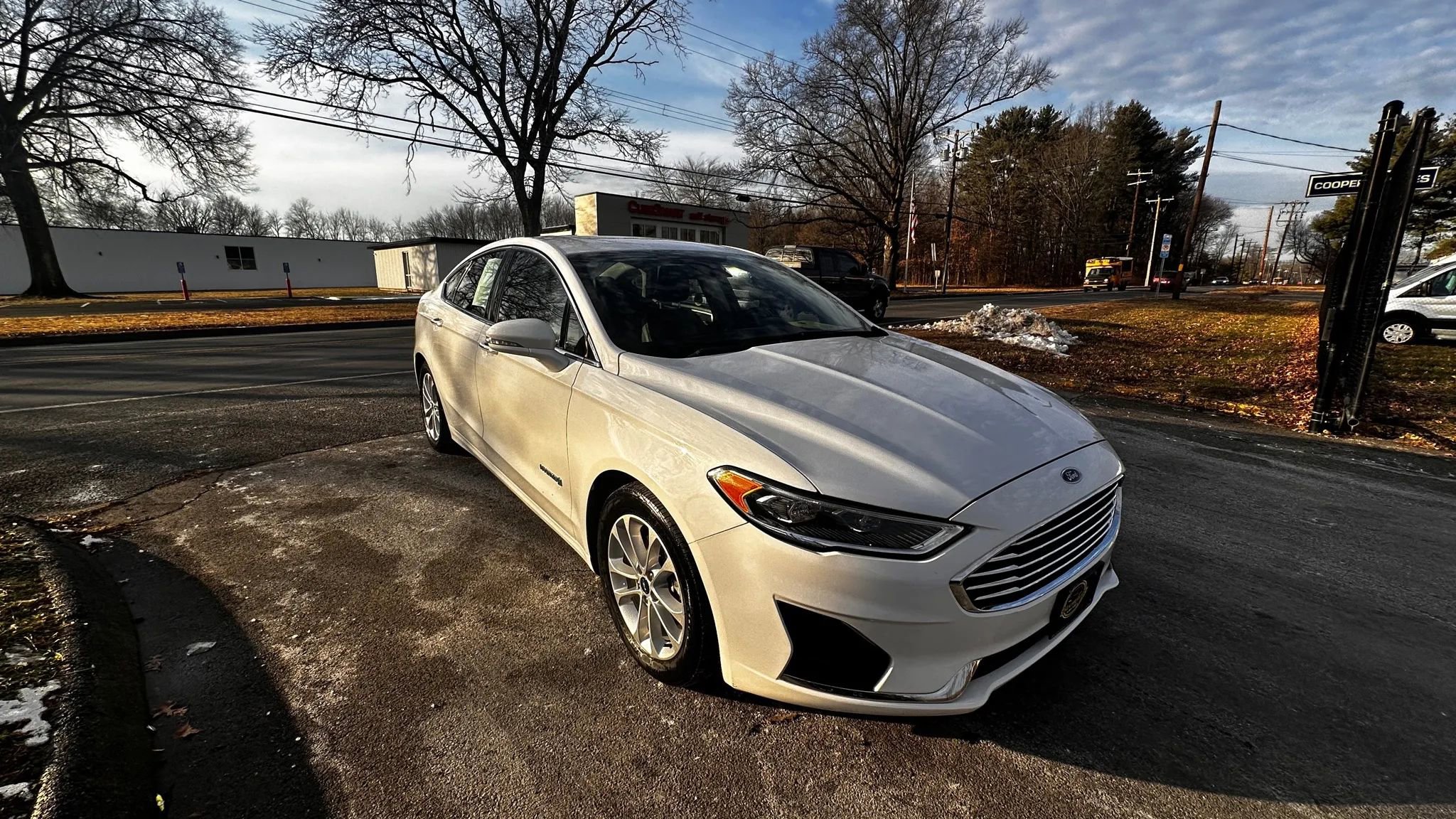 Used 2019 Ford Fusion SEL image 3