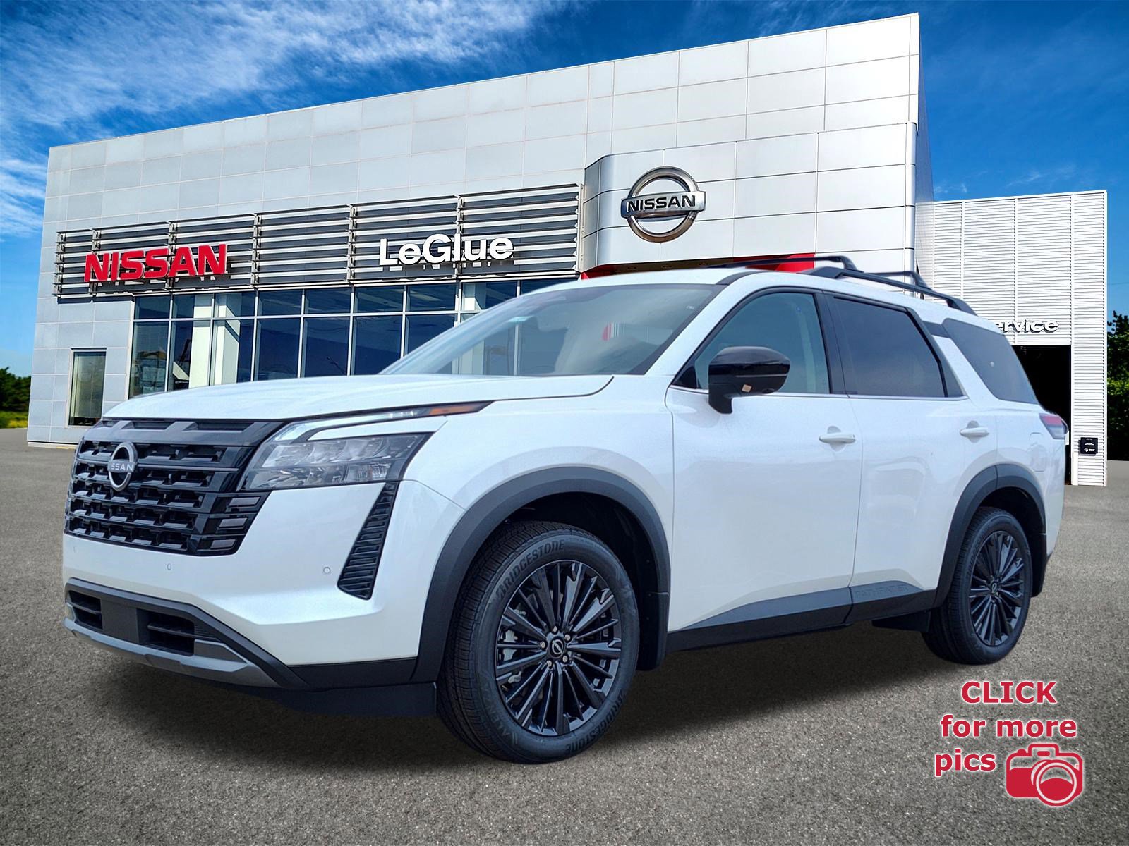 New 2026 Nissan Pathfinder SL w/ SL Premium Package