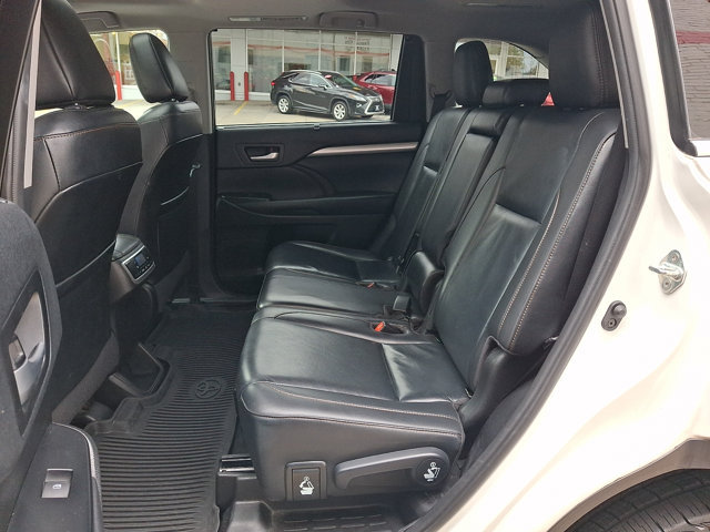 Used 2019 Toyota Highlander XLE AWD/4WD image 11
