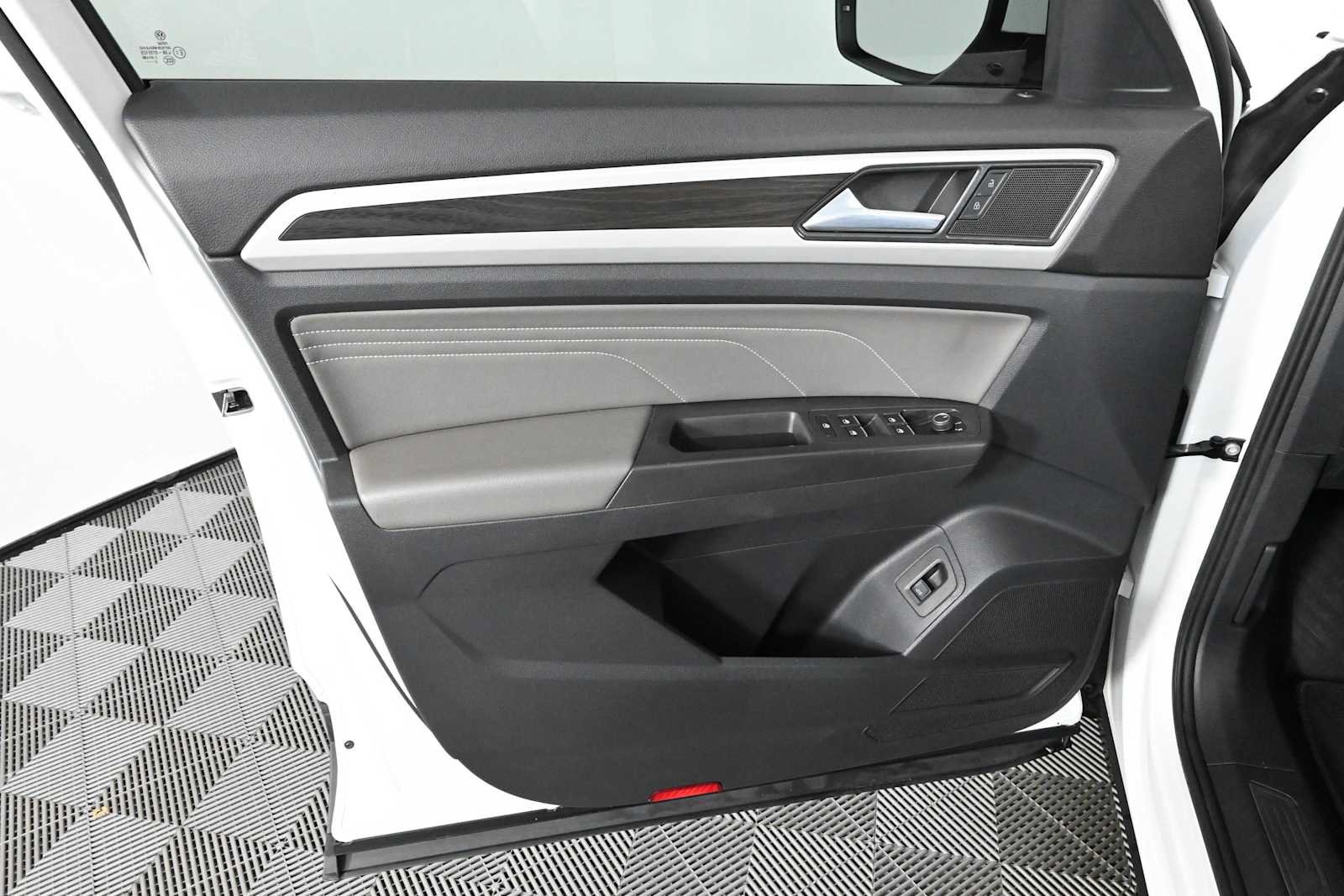 Used 2023 Volkswagen Atlas SE FWD image 18