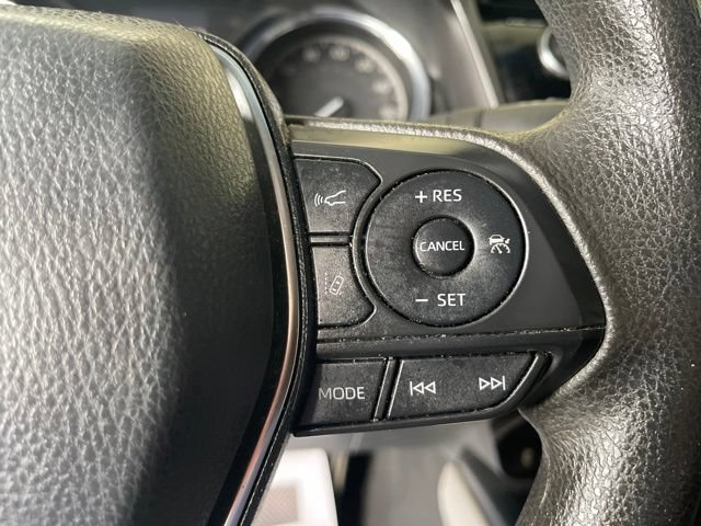 Used 2019 Toyota Camry LE FWD image 13