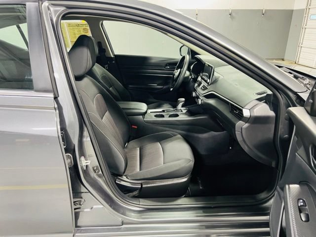 Used 2025 Nissan Altima 2.5 S FWD image 31