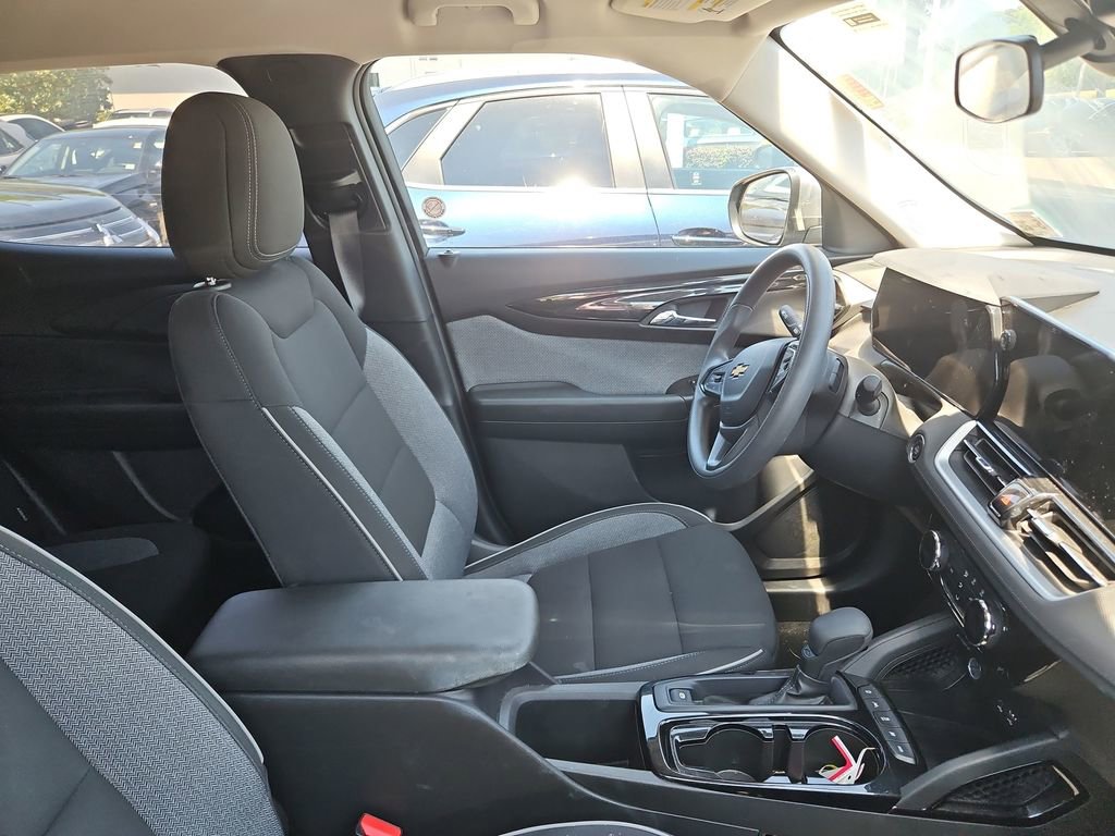Used 2025 Chevrolet TrailBlazer LT AWD/4WD image 10