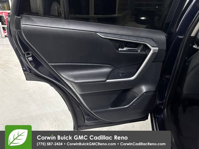 Used 2019 Toyota RAV4 XLE w/ Carpet Mat Package AWD/4WD image 32