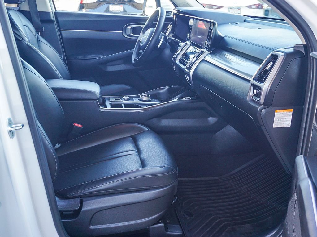 Certified 2022 Kia Sorento EX image 13