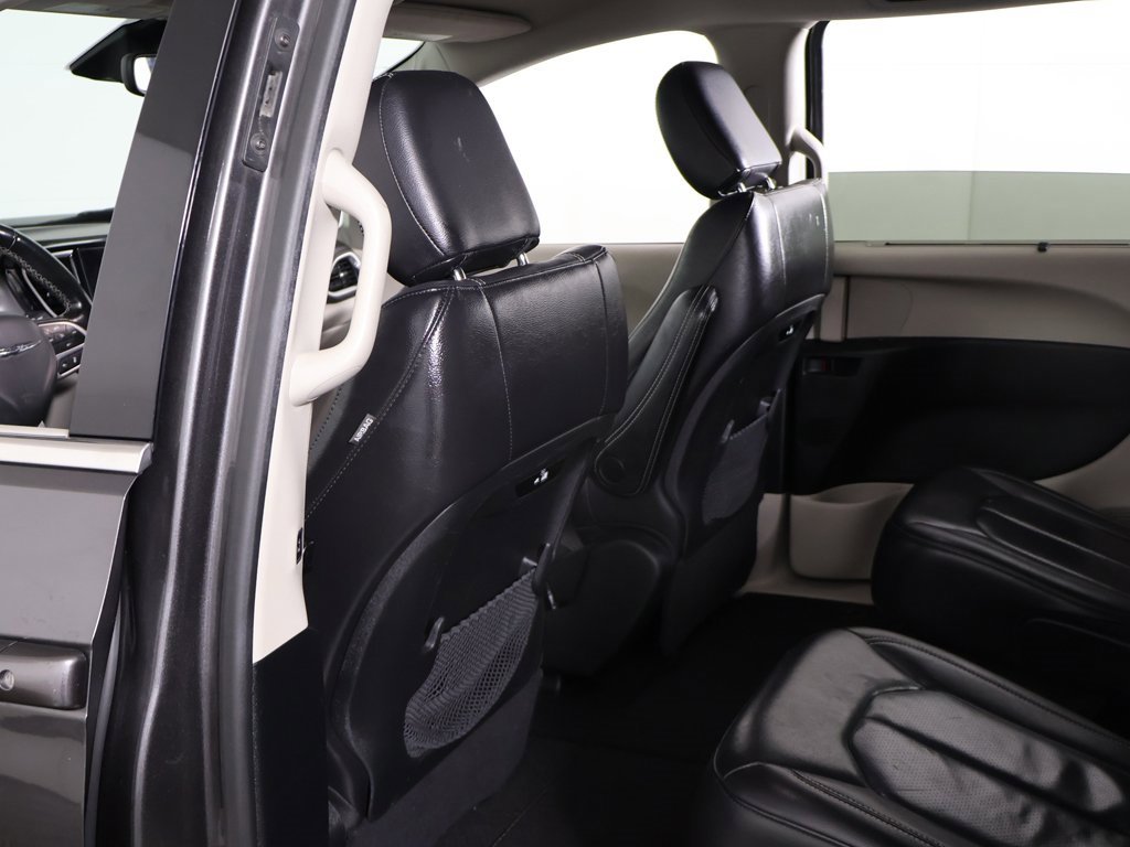 Used 2022 Chrysler Pacifica Touring-L image 25