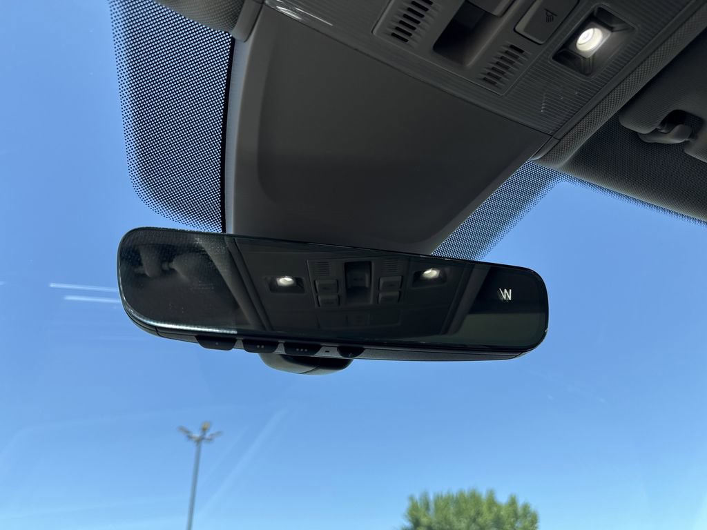 Used 2024 Volkswagen Tiguan SE w/ Panoramic Sunroof Package FWD image 20