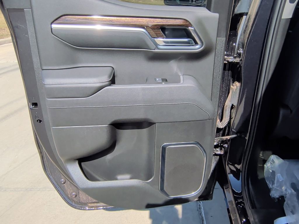 New 2025 GMC Sierra 1500 Elevation image 32