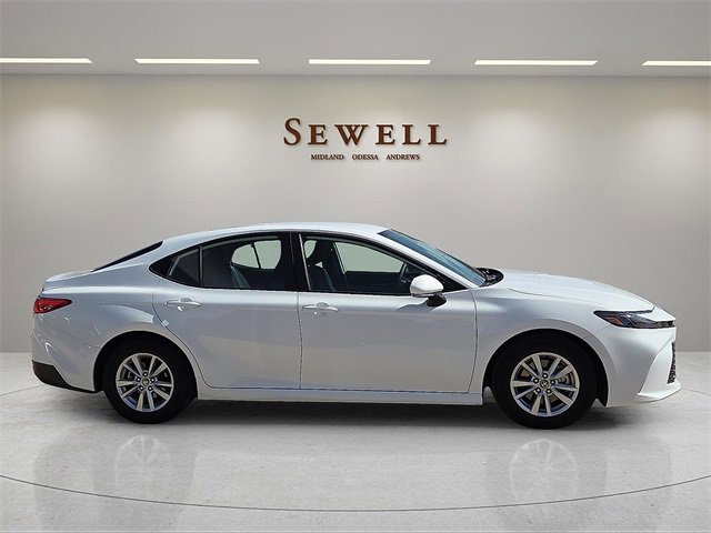 Used 2025 Toyota Camry LE image 5