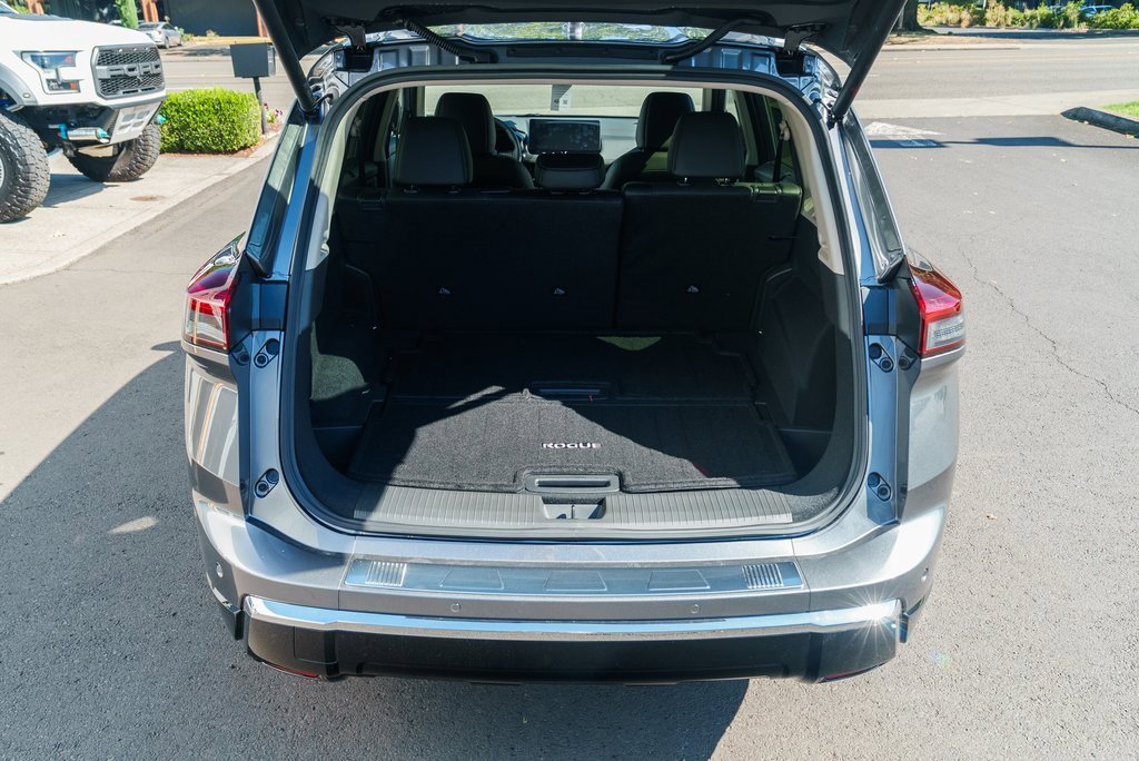 New 2026 Nissan Rogue Platinum image 8