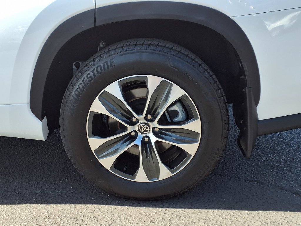 Certified 2026 Toyota Highlander XLE AWD/4WD image 5