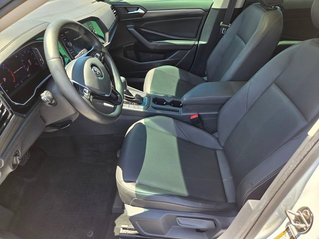 Used 2019 Volkswagen Jetta SEL w/ Cold Weather Package FWD image 10