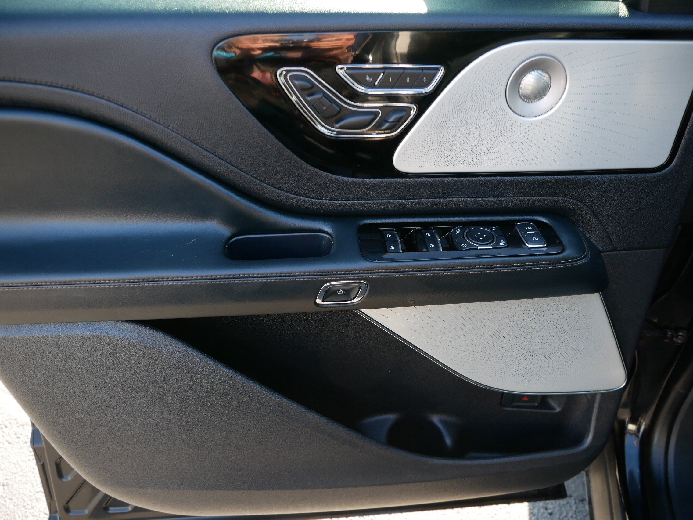 Used 2025 Lincoln Aviator Reserve w/ Equipment Group 201A image 29