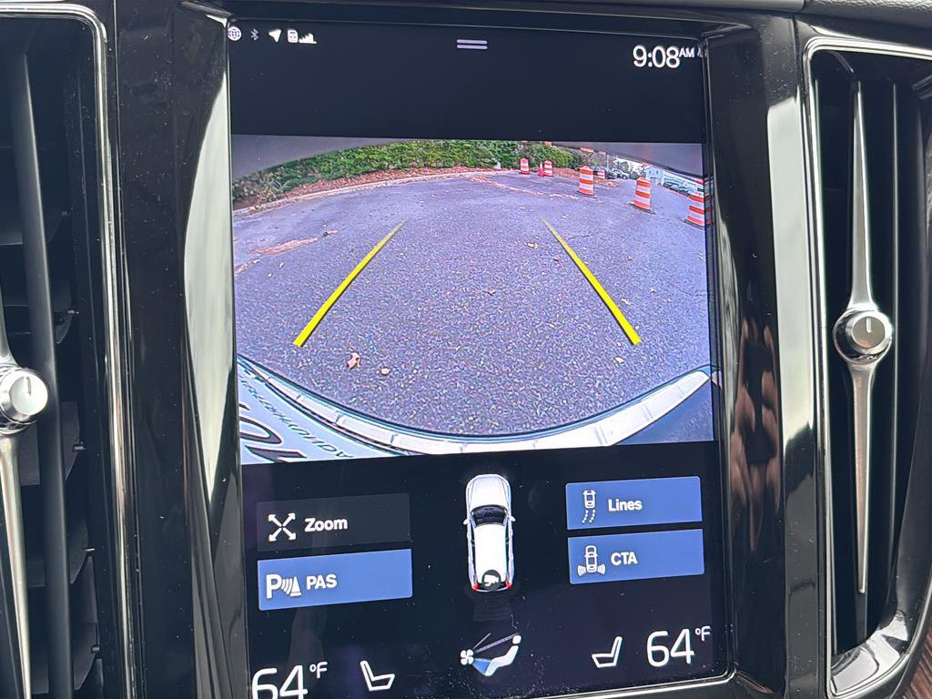 Used 2021 Volvo XC60 T5 Momentum w/ Premium Package image 32