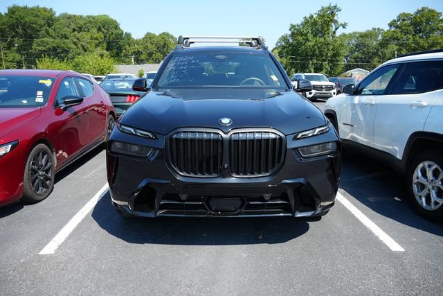 Used 2024 BMW X7 xDrive40i w/ M Sport Package AWD/4WD image 4