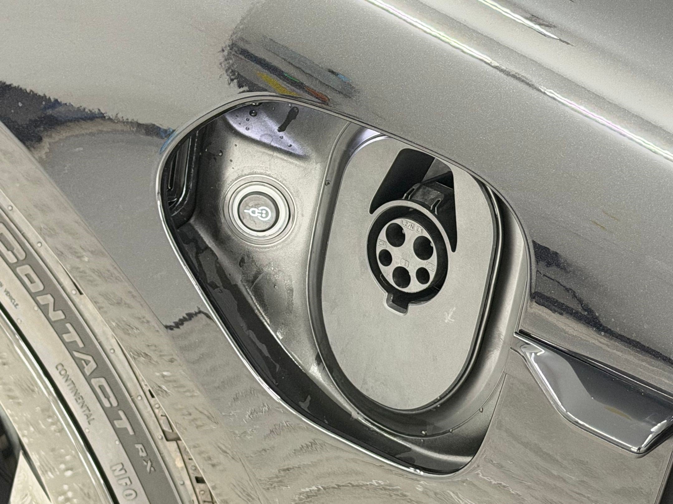 New 2026 Porsche Taycan RWD image 32