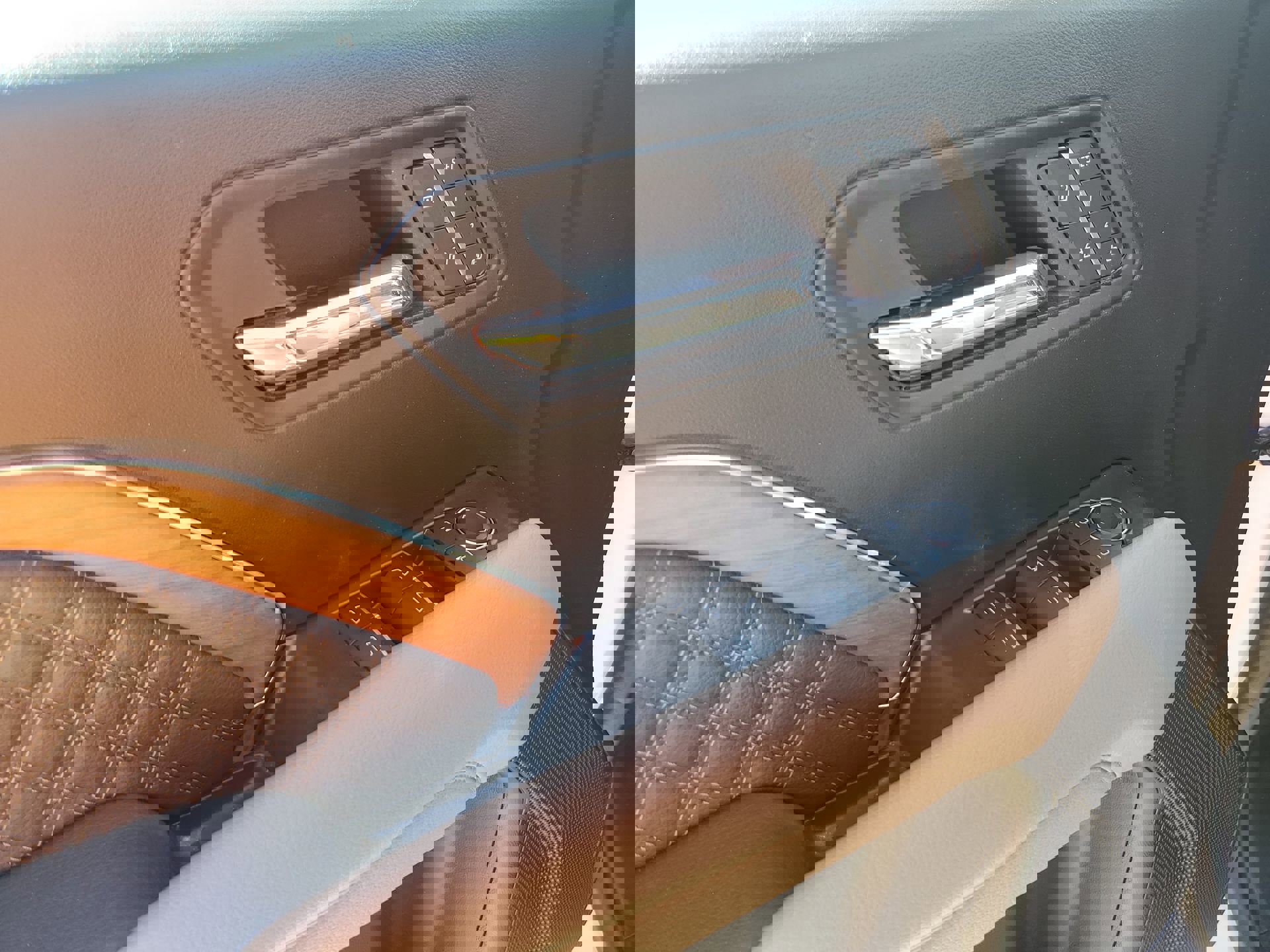 Used 2025 GMC Canyon Denali image 31