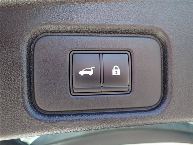 Used 2023 Nissan Pathfinder SL AWD/4WD image 9