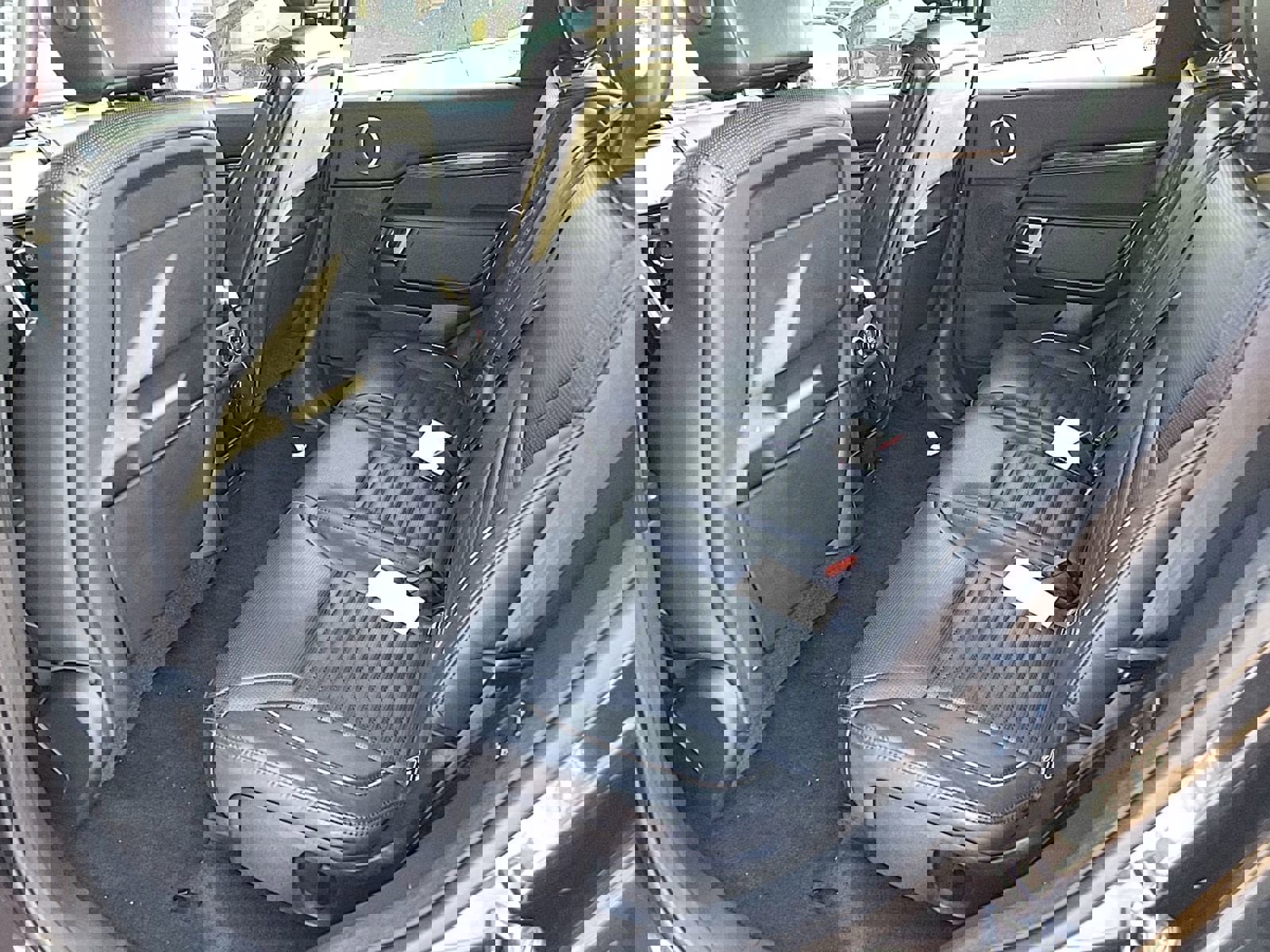 Used 2017 Land Rover Discovery HSE image 9