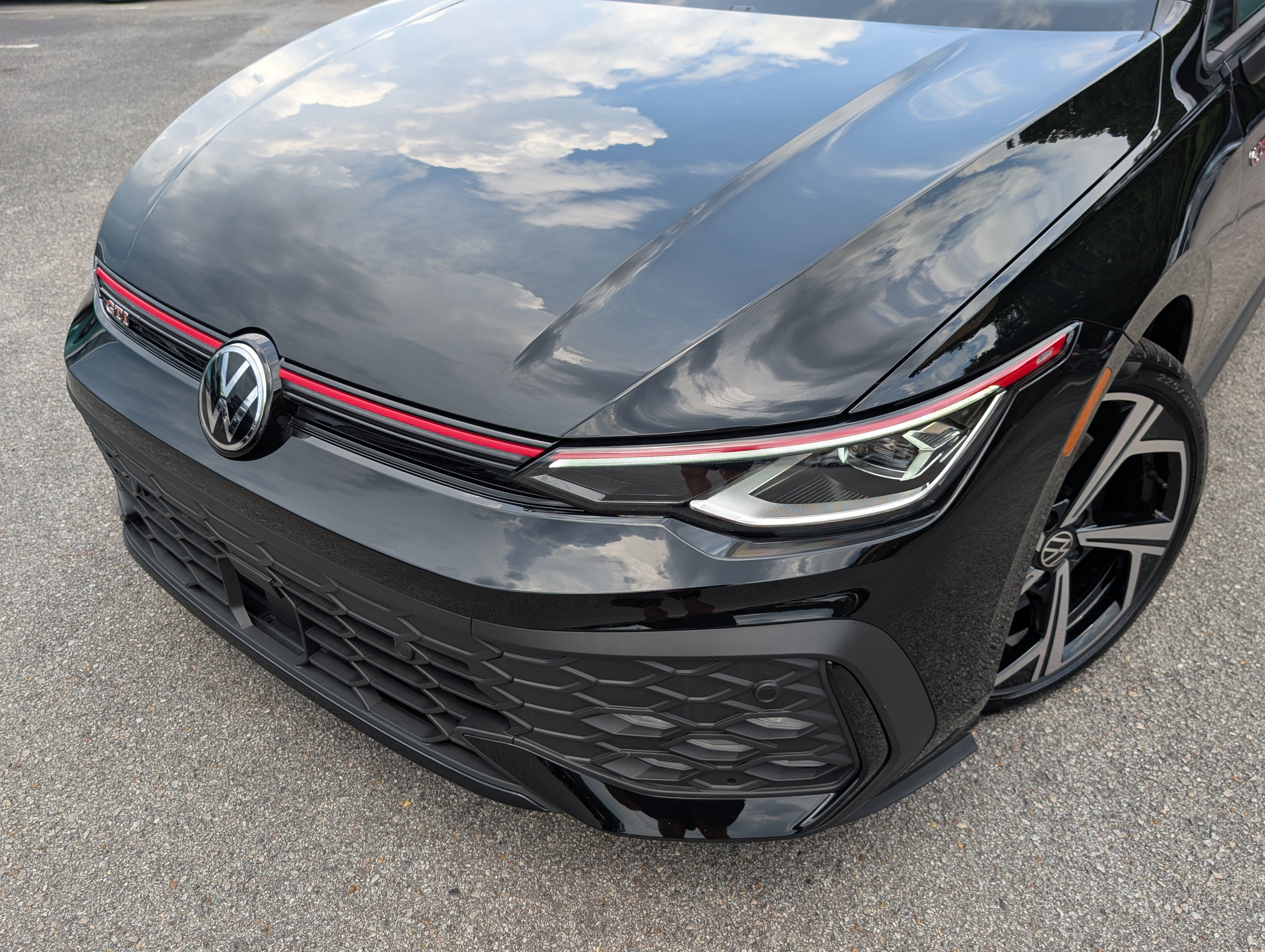 Used 2026 Volkswagen GTI SE FWD image 13