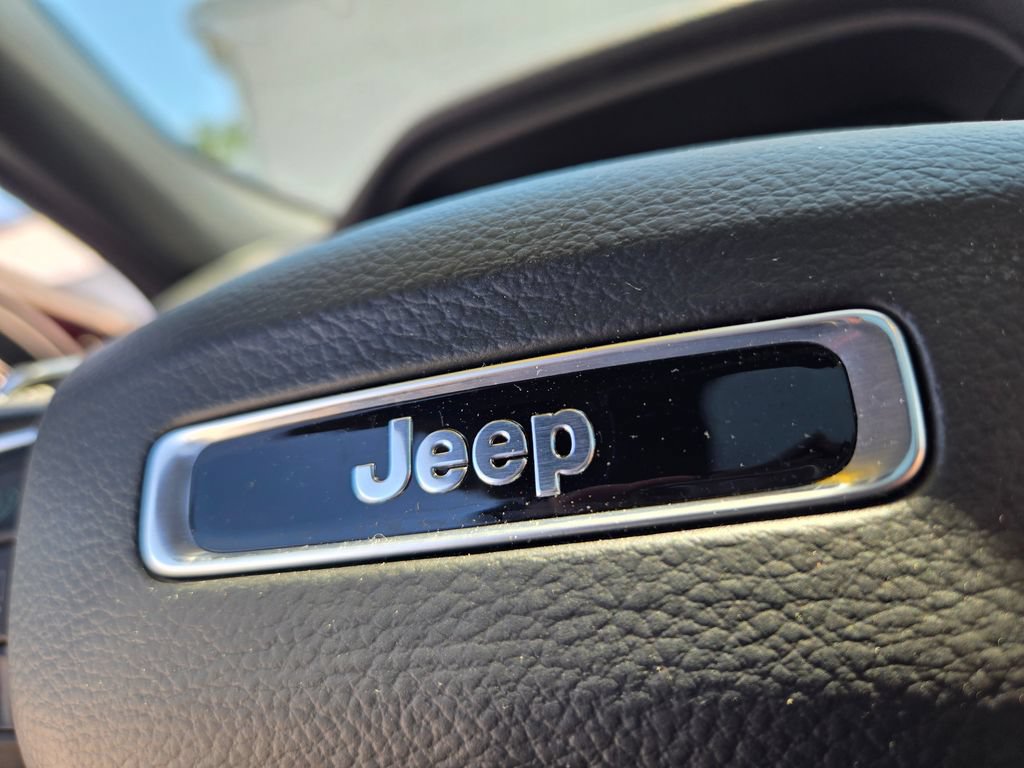 Used 2025 Jeep Grand Cherokee Laredo X w/ Luxury Tech Group I AWD/4WD image 20