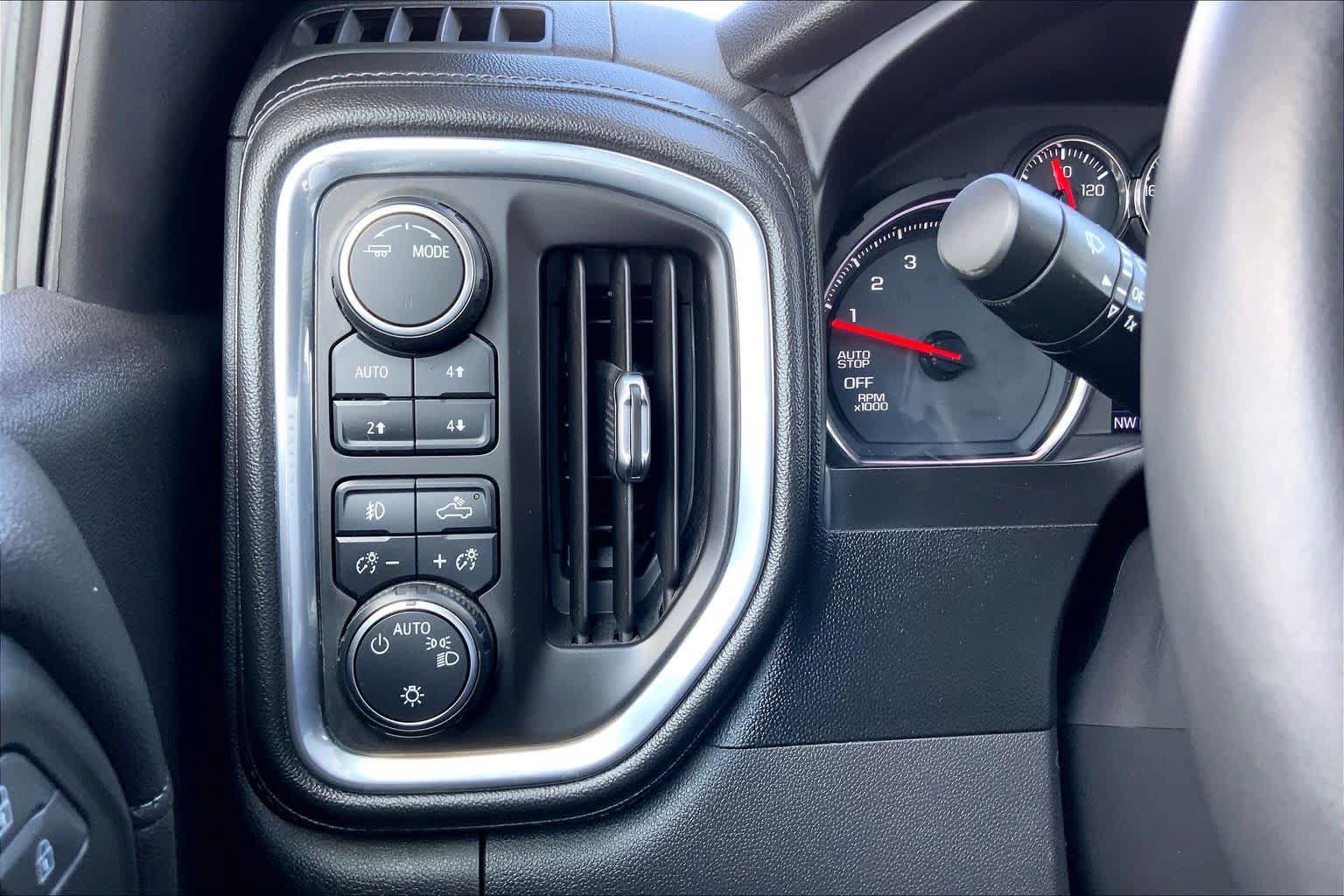 Used 2020 Chevrolet Silverado 1500 RST w/ Texas Edition AWD/4WD image 33