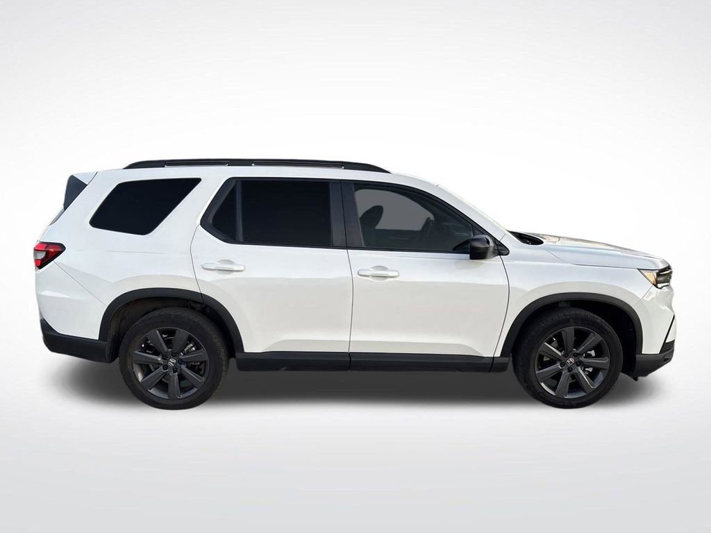 Used 2023 Honda Pilot Sport image 2