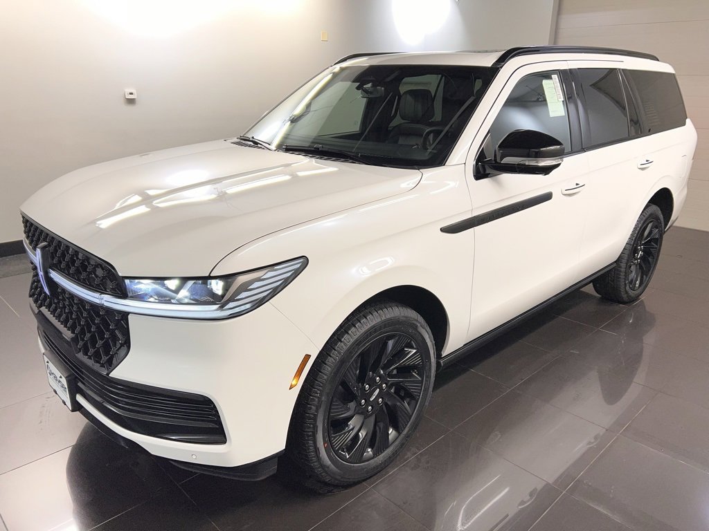 Used 2025 Lincoln Navigator Reserve w/ Jet Appearance Package image 3