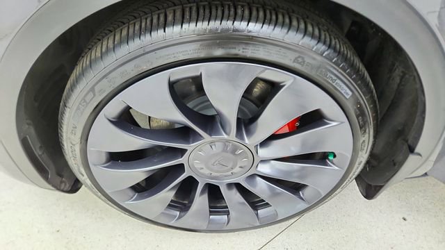 Used 2025 Tesla Model Y Performance image 60