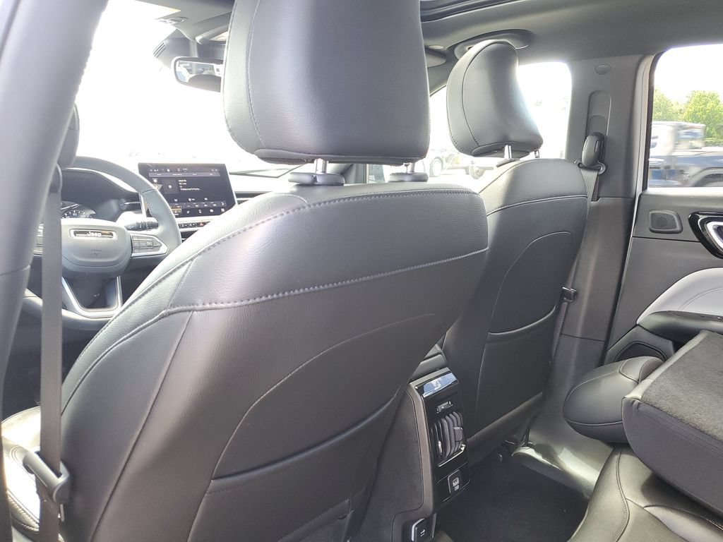 Used 2023 Jeep Compass Limited w/ Sun and Sound Group AWD/4WD image 32