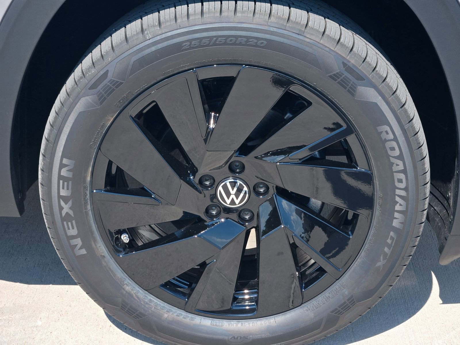 New 2026 Volkswagen Atlas SE image 9